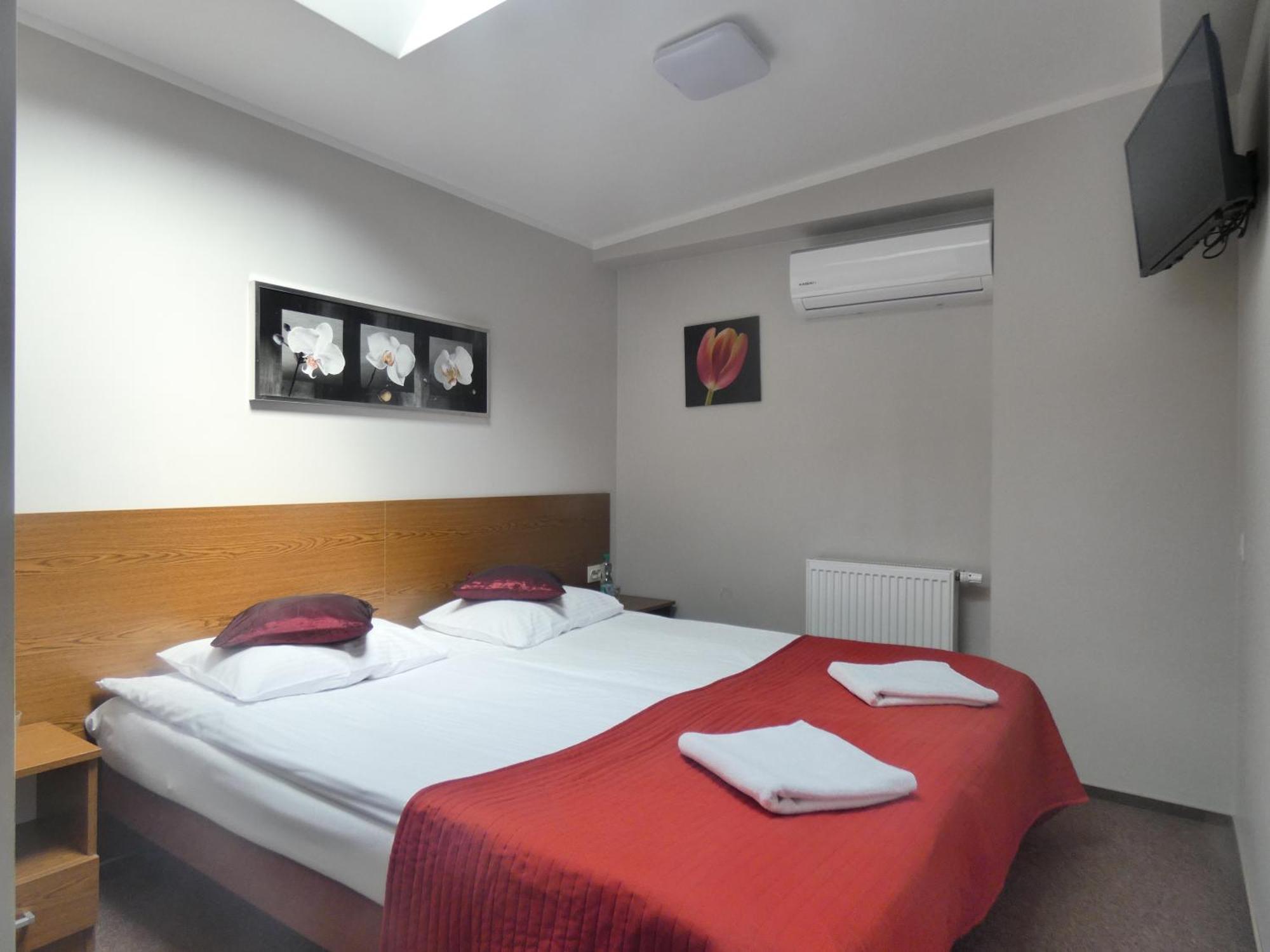 Astral Aparthotel Raszyn Exterior photo